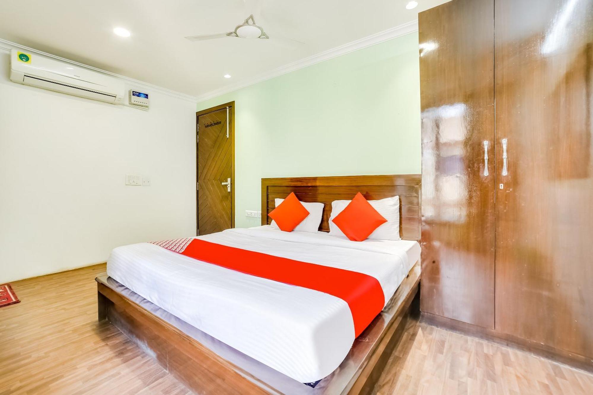Hotel O Carol Garden Delhi  Exterior photo