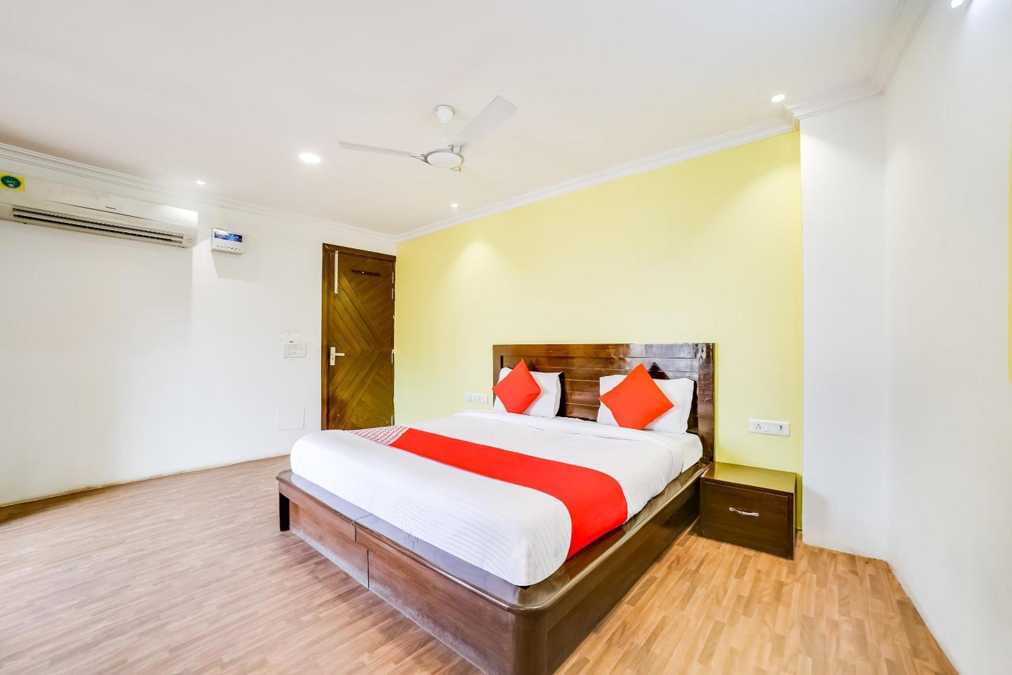 Hotel O Carol Garden Delhi  Exterior photo