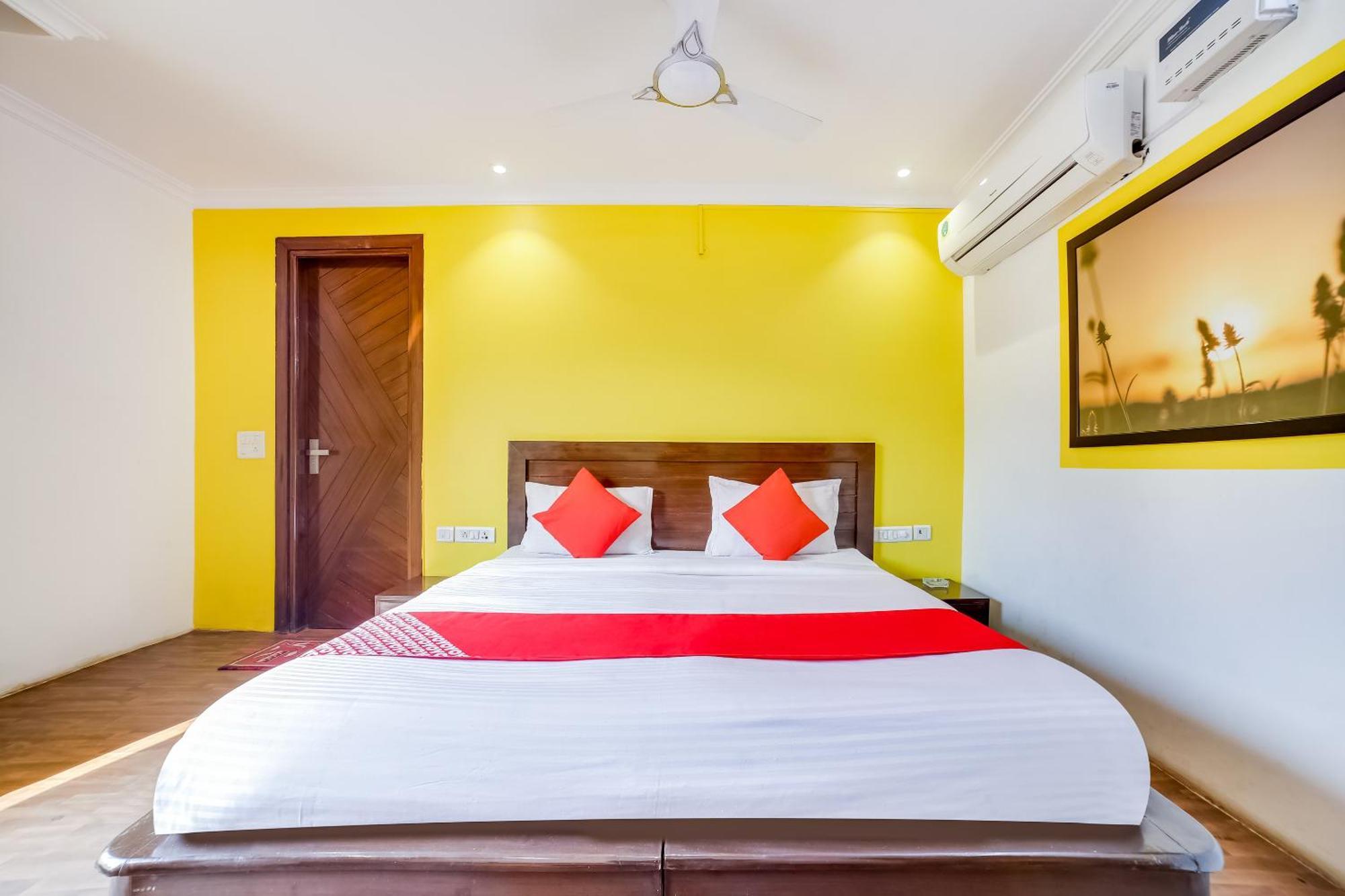 Hotel O Carol Garden Delhi  Exterior photo